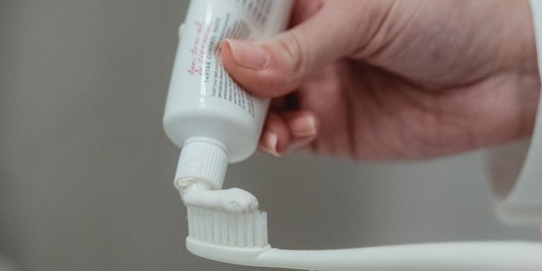 How to Choose the Right Toothpaste for Your Dental Needs